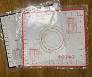 Food-grade silicone baking mats wholesale with measurement guides and custom red borders direct from ISO9001 factory.